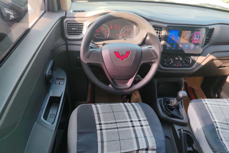 Used Wuling Hongguang V 2022 1.5L Jingqu Edition Electric-Assist LAR Steering Wheel