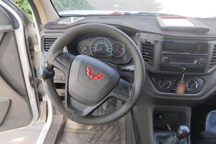 Used Wuling Hongguang V 2022 1.5L Enjoy Edition Electric-Powered LAR Steering Wheel