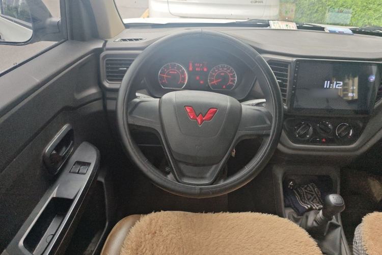 Used Wuling Hongguang V 2022 1.5L Jingqu Edition Electric-Assist LAR Steering Wheel