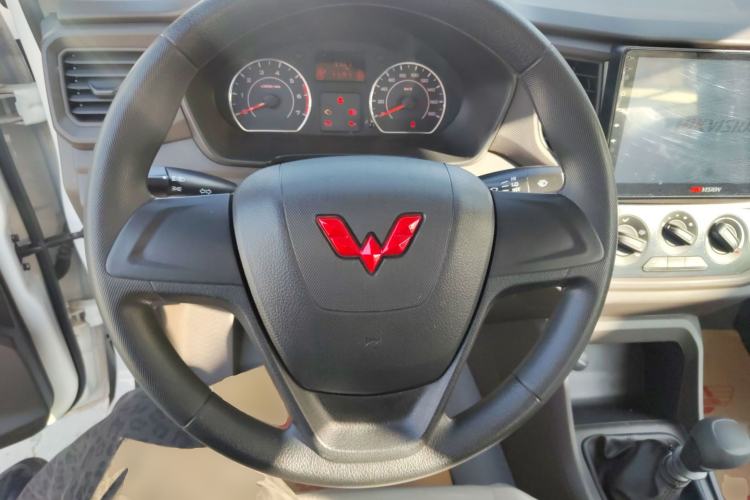 Used Wuling Hongguang V 2022 1.5L Jingqu Edition Electric-Assist LAR Steering Wheel