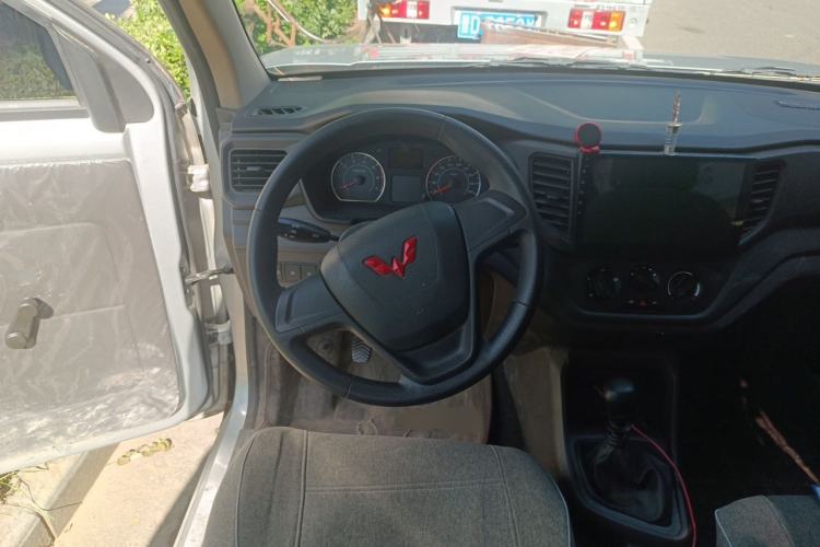 Used Wuling Hongguang V 2022 1.5L Jingqu Version Hydraulic Power Steering LAR Steering Wheel