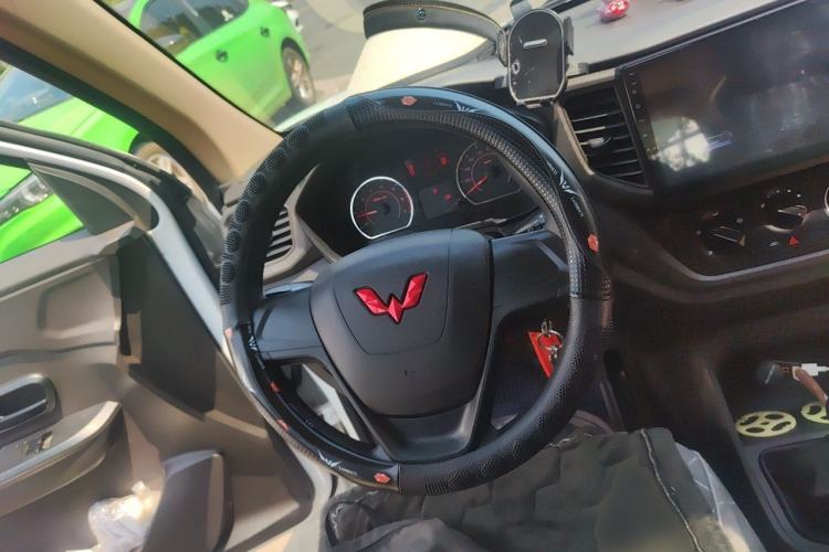 Used Wuling Hongguang V 2022 1.5L Jingqu Edition Electric-Assist LAR Steering Wheel