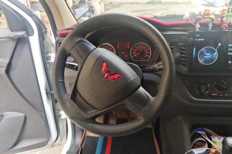Used Wuling Hongguang V 2022 1.5L Jingqu Edition Electric-Assist LAR Steering Wheel