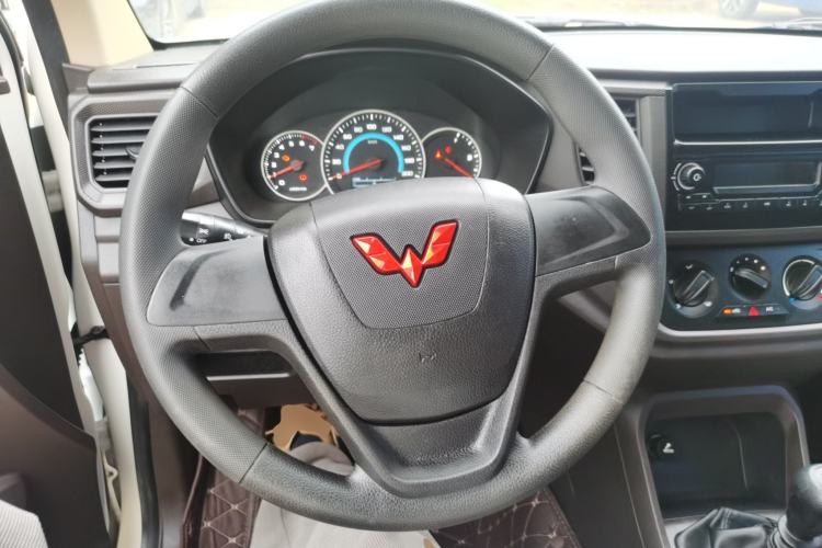 Used Wuling Hongguang V 2022 1.5L Enjoy Edition Electric-Powered LAR Steering Wheel