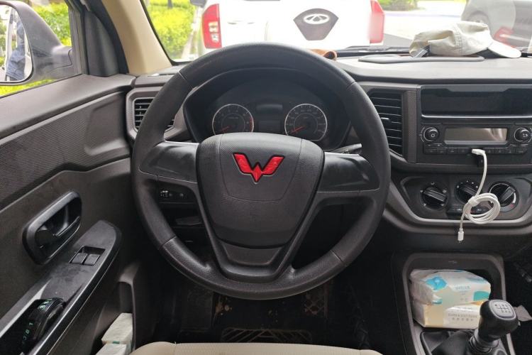 Used Wuling Hongguang V 2022 1.5L Jingqu Edition Electric-Assist LAR Steering Wheel
