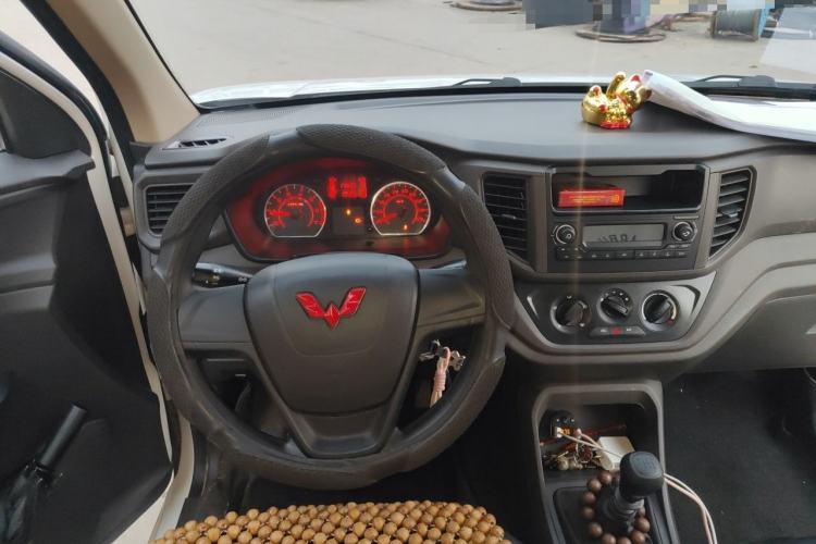 Used Wuling Hongguang V 2022 1.5L Jingqu Edition Electric-Assist LAR Steering Wheel