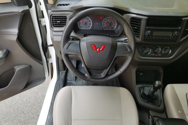 Used Wuling Hongguang V 2022 1.5L Jingqu Version Hydraulic Power Steering LAR Steering Wheel