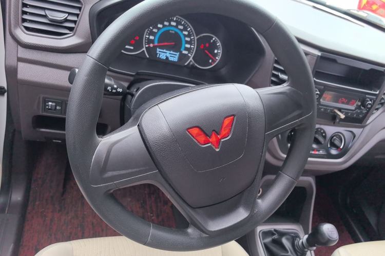 Used Wuling Hongguang V 2022 1.5L Enjoy Edition Hydraulic Power Steering LAR Steering Wheel