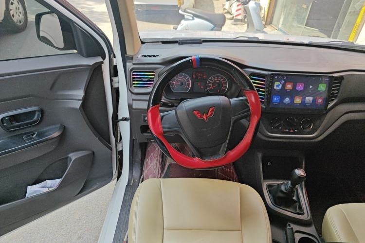 Used Wuling Hongguang V 2022 1.5L Jingqu Version Hydraulic Power Steering LAR Steering Wheel