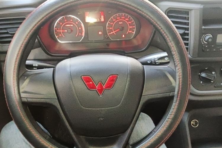 Used Wuling Hongguang V 2022 1.5L Jingqu Edition Electric-Assist LAR Steering Wheel