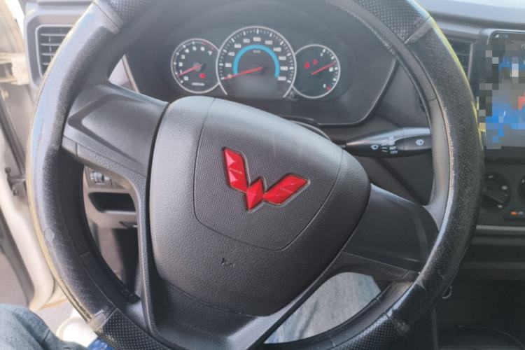 Used Wuling Hongguang V 2022 1.5L Jingqu Version Hydraulic Power Steering LAR Steering Wheel