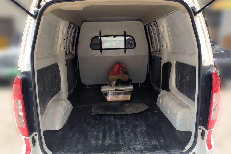 Used Wuling Hongguang V 2022 1.5L Jingqu Edition Enclosed-Window Vehicle with Hydraulic Power Steering LAR Trunk