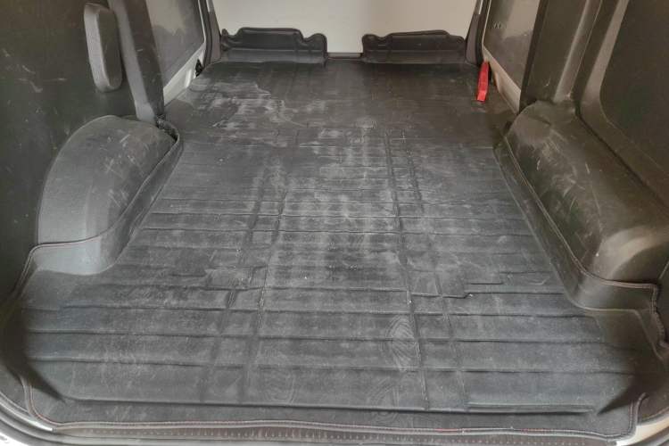 Used Wuling Hongguang V 2022 1.5L Jingqu Edition Enclosed-Window Vehicle with Electric Power Steering LAR Trunk