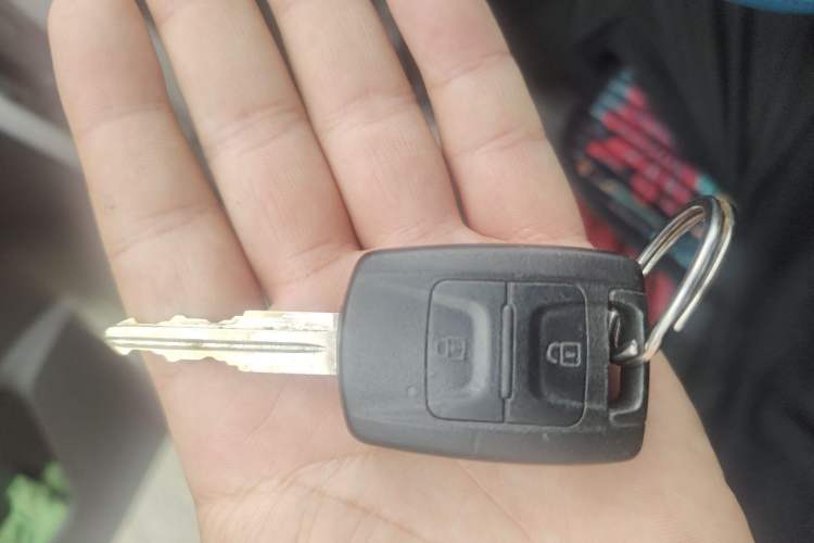 Used Wuling Hongguang V 2022 1.5L Enjoy Edition Hydraulic Power Steering LAR Vehicle Key