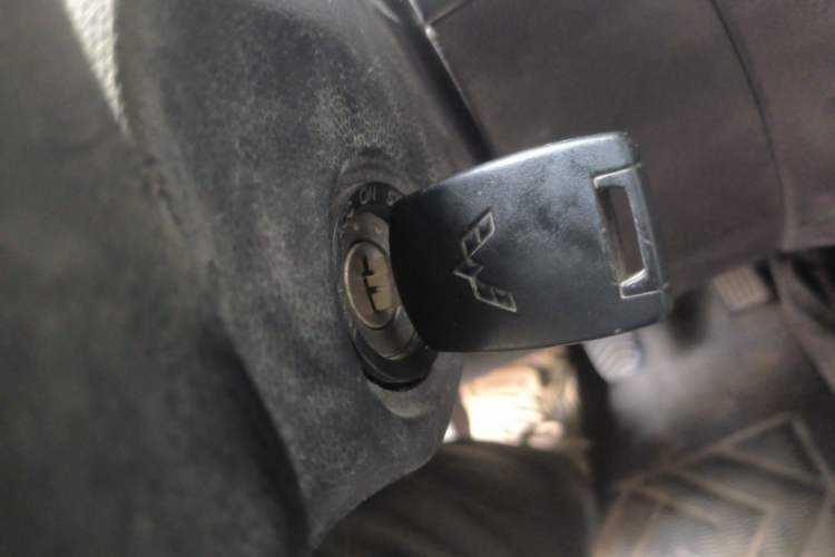 Used Wuling Hongguang V 2022 1.5L Jingqu Version Hydraulic Power Steering LAR Vehicle Key
