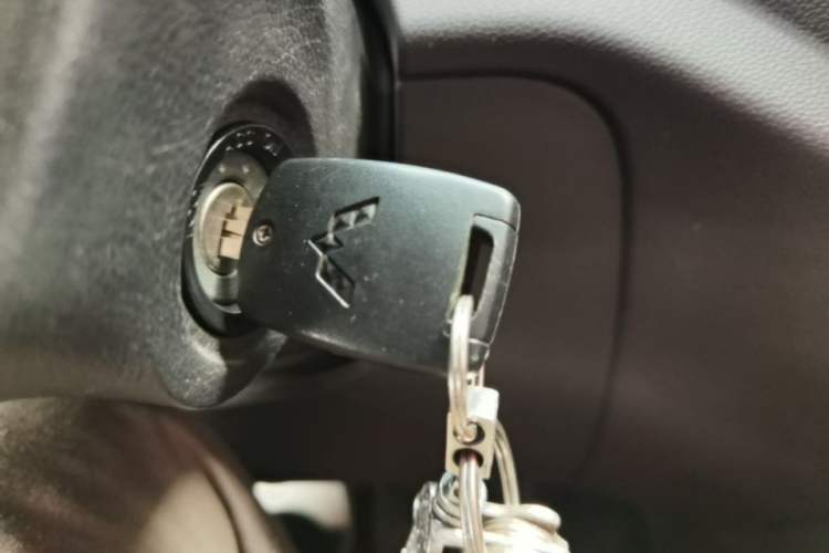 Used Wuling Hongguang V 2022 1.5L Jingqu Edition Electric-Assist LAR Vehicle Key