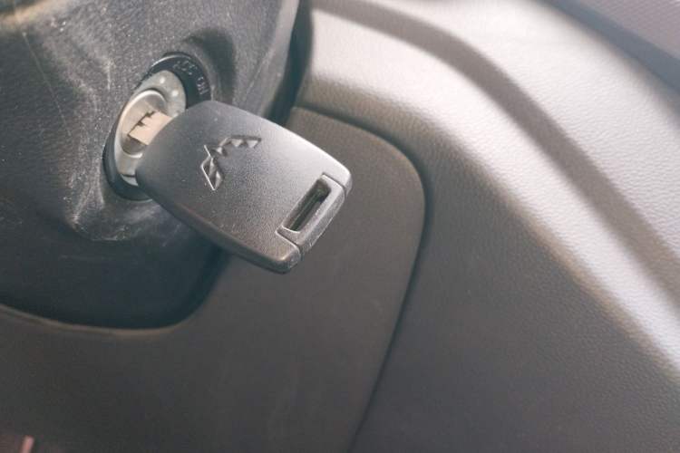 Used Wuling Hongguang V 2022 1.5L Jingqu Version Hydraulic Power Steering LAR Vehicle Key
