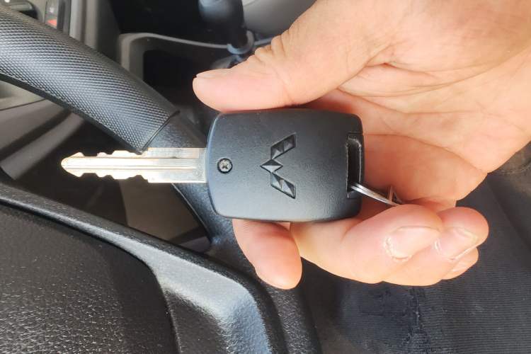 Used Wuling Hongguang V 2022 1.5L Jingqu Edition Electric-Assist LAR Vehicle Key