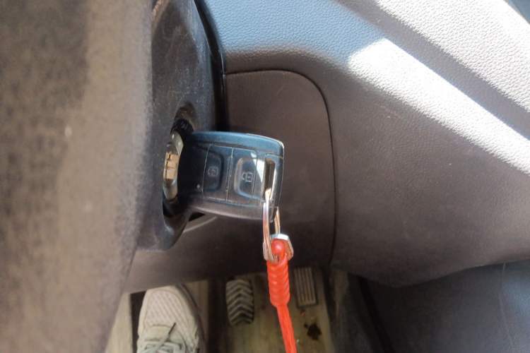 Used Wuling Hongguang V 2022 1.5L Jingqu Version Hydraulic Power Steering LAR Vehicle Key