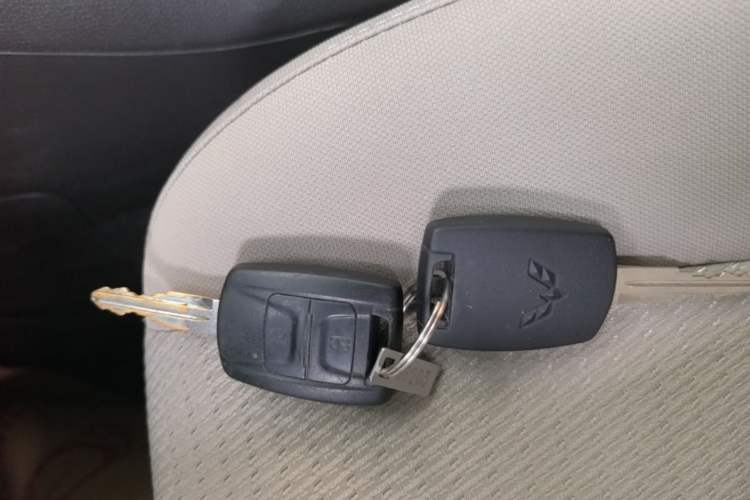 Used Wuling Hongguang V 2022 1.5L Jingqu Edition Electric-Assist LAR Vehicle Key