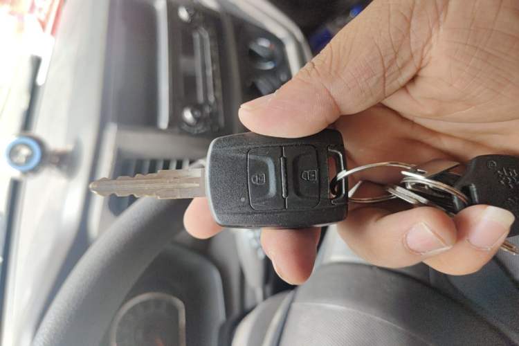 Used Wuling Hongguang V 2022 1.5L Jingqu Version Hydraulic Power Steering LAR Vehicle Key