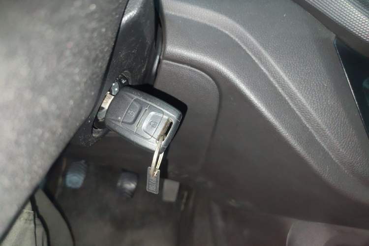 Used Wuling Hongguang V 2022 1.5L Jingqu Edition Electric-Assist LAR Vehicle Key