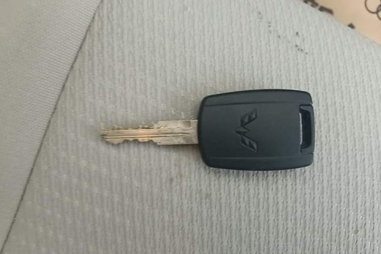 Used Wuling Hongguang V 2022 1.5L Jingqu Edition Electric-Assist LAR Vehicle Key