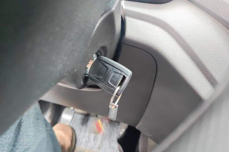 Used Wuling Hongguang V 2022 1.5L Jingqu Edition Electric-Assist LAR Vehicle Key