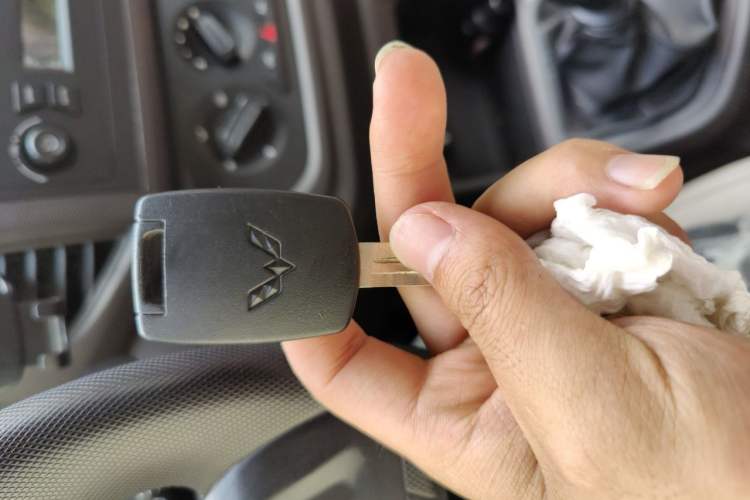 Used Wuling Hongguang V 2022 1.5L Jingqu Version Hydraulic Power Steering LAR Vehicle Key