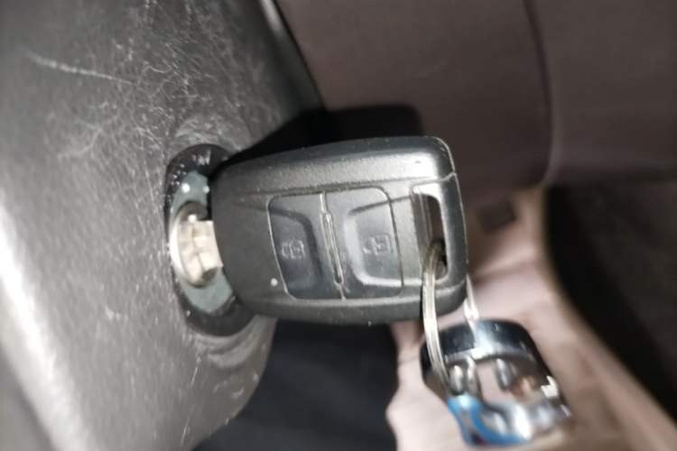 Used Wuling Hongguang V 2022 1.5L Jingqu Edition Electric-Assist LAR Vehicle Key