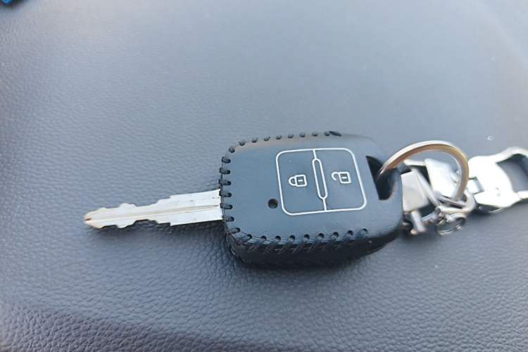 Used Wuling Hongguang V 2022 1.5L Jingqu Edition Electric-Assist LAR Vehicle Key