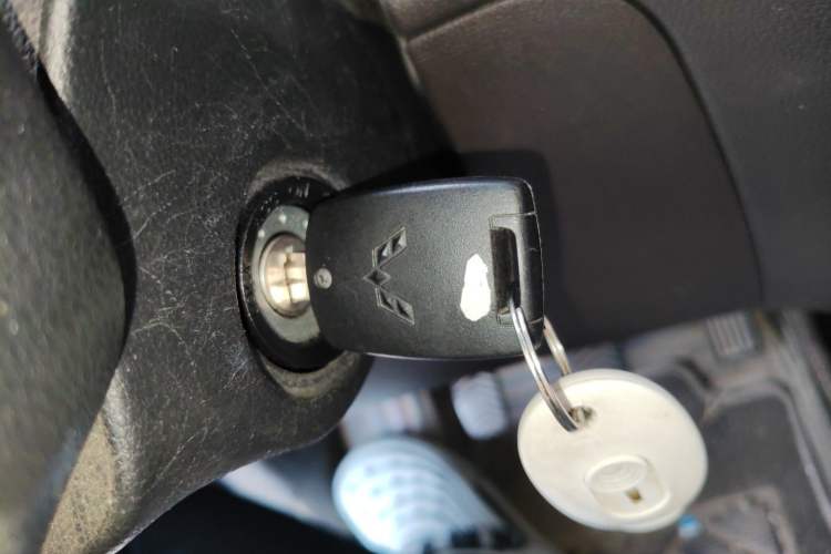 Used Wuling Hongguang V 2022 1.5L Jingqu Edition Electric-Assist LAR Vehicle Key