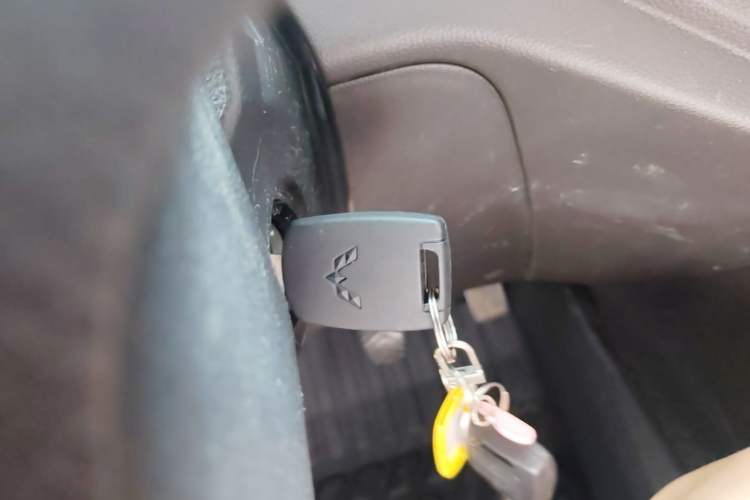 Used Wuling Hongguang V 2022 1.5L Jingqu Version Hydraulic Power Steering LAR Vehicle Key