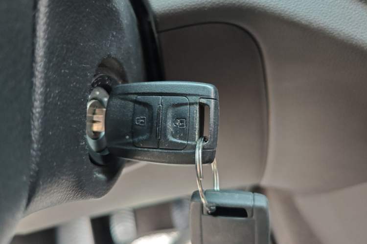 Used Wuling Hongguang V 2022 1.5L Jingqu Edition Electric-Assist LAR Vehicle Key