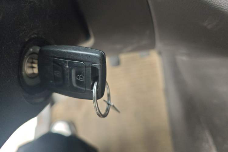 Used Wuling Hongguang V 2022 1.5L Jingqu Edition Electric-Assist LAR Vehicle Key