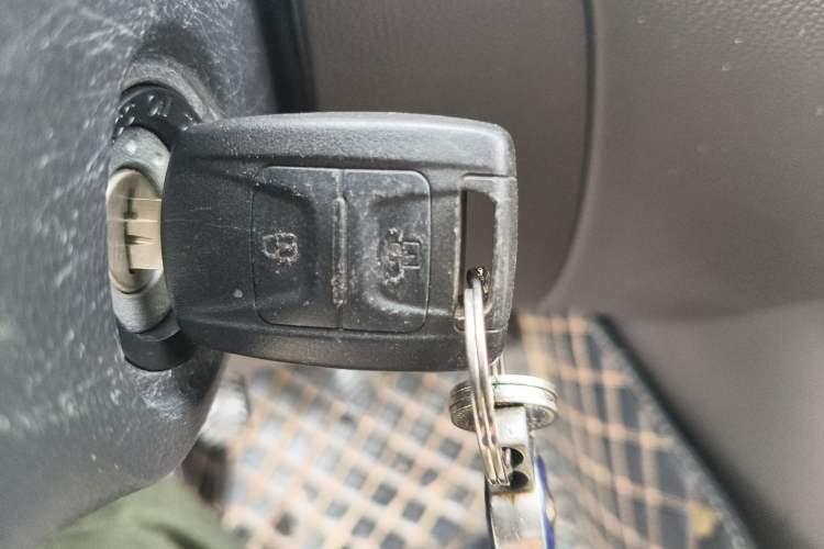 Used Wuling Hongguang V 2022 1.5L Jingqu Version Hydraulic Power Steering LAR Vehicle Key