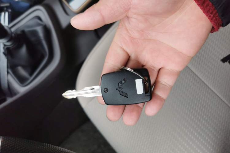 Used Wuling Hongguang V 2022 1.5L Jingqu Edition Electric-Assist LAR Vehicle Key