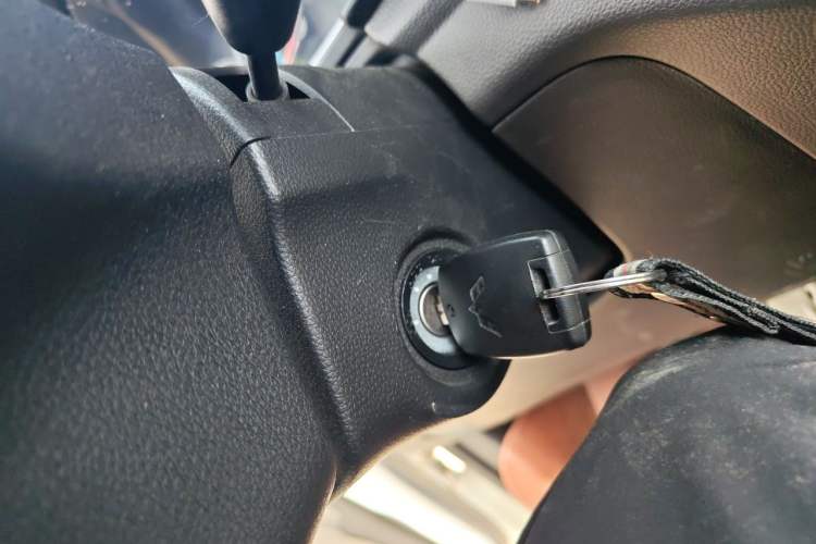 Used Wuling Hongguang V 2022 1.5L Enjoy Edition Hydraulic Power Steering LAR Vehicle Key