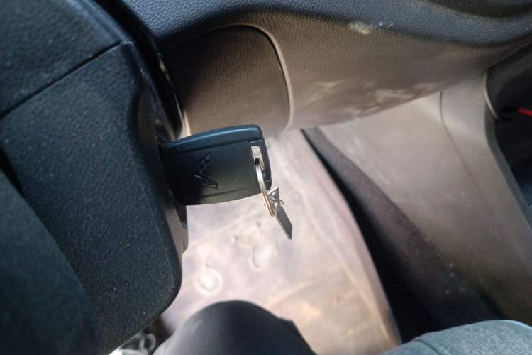 Used Wuling Hongguang V 2022 1.5L Jingqu Version Hydraulic Power Steering LAR Vehicle Key