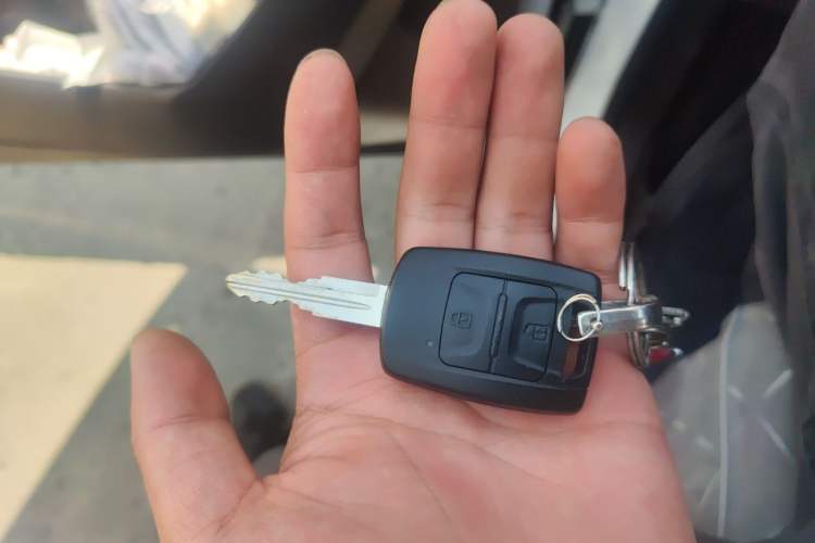 Used Wuling Hongguang V 2022 1.5L Jingqu Edition Electric-Assist LAR Vehicle Key