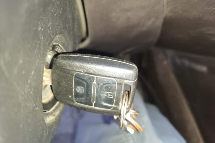 Used Wuling Hongguang V 2022 1.5L Jingqu Version Hydraulic Power Steering LAR Vehicle Key