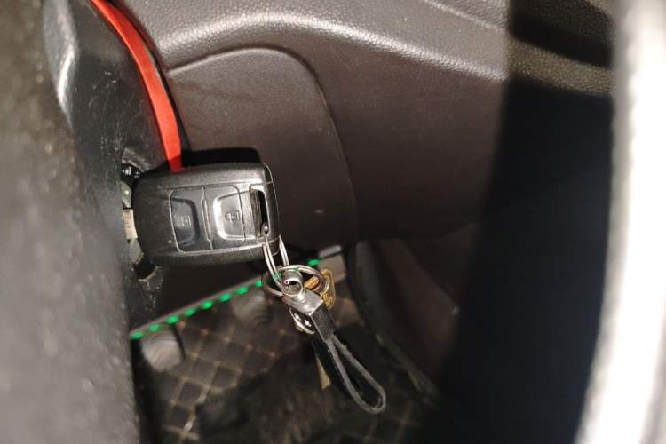 Used Wuling Hongguang V 2022 1.5L Enjoy Edition Hydraulic Power Steering LAR Vehicle Key