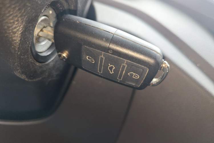 Used Wuling Hongguang V 2022 1.5L Jingqu Edition Electric-Assist LAR Vehicle Key