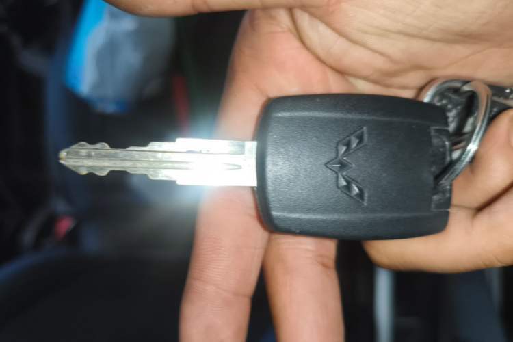 Used Wuling Hongguang V 2022 1.5L Jingqu Edition Electric-Assist LAR Vehicle Key