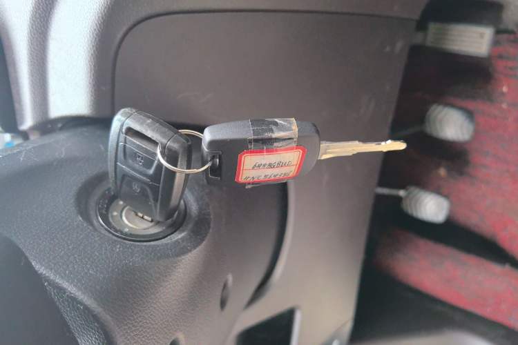 Used Wuling Hongguang V 2022 1.5L Enjoy Edition Hydraulic Power Steering LAR Vehicle Key