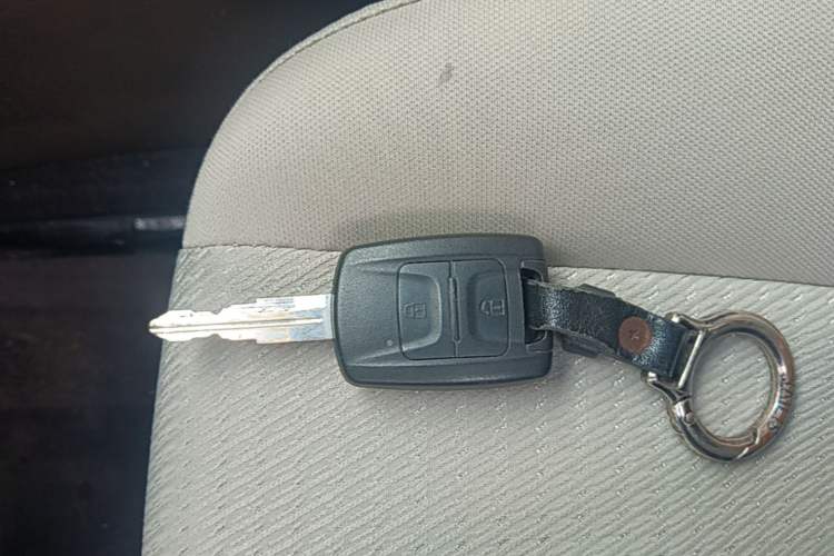 Used Wuling Hongguang V 2022 1.5L Jingqu Edition Electric-Assist LAR Vehicle Key