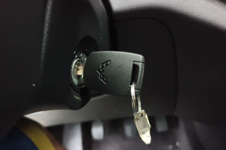 Used Wuling Hongguang V 2022 1.5L Jingqu Edition Electric-Assist LAR Vehicle Key