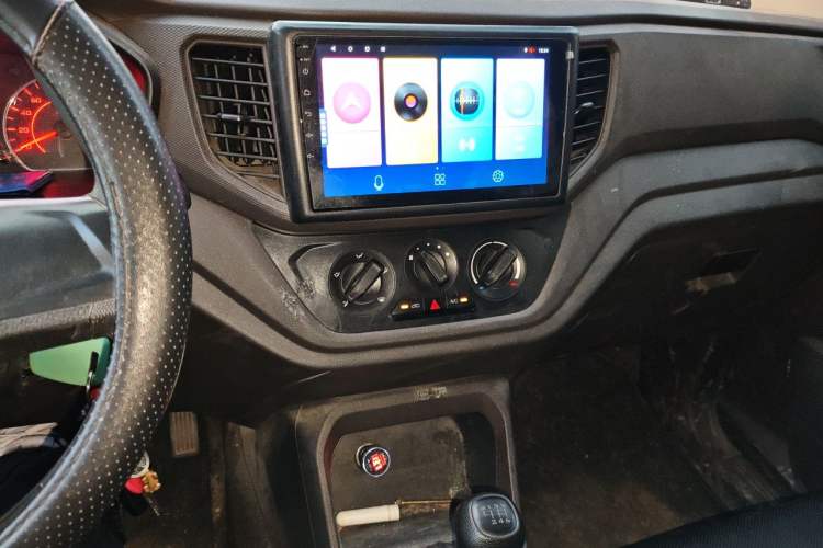 Used Wuling Hongguang V 2022 1.5L Jingqu Edition Electric-Assist LAR Audio And AC Panel