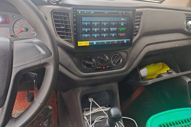 Used Wuling Hongguang V 2022 1.5L Jingqu Edition Enclosed-Window Vehicle with Hydraulic Power Steering LAR Audio And AC Panel