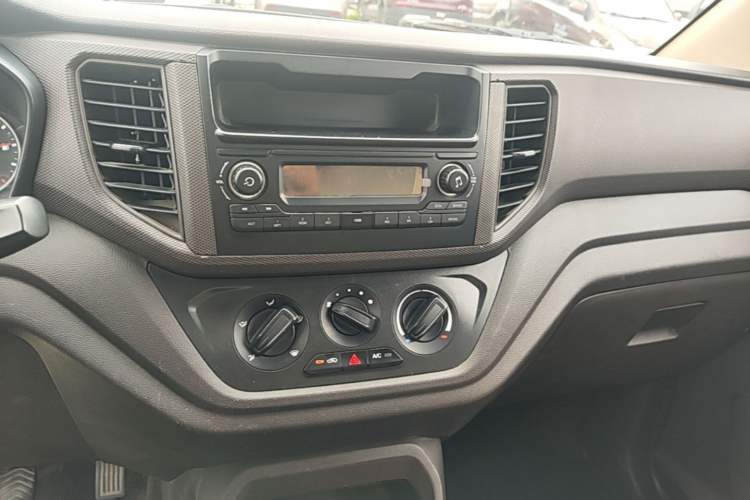 Used Wuling Hongguang V 2022 1.5L Enjoy Edition Hydraulic Power Steering LAR Audio And AC Panel